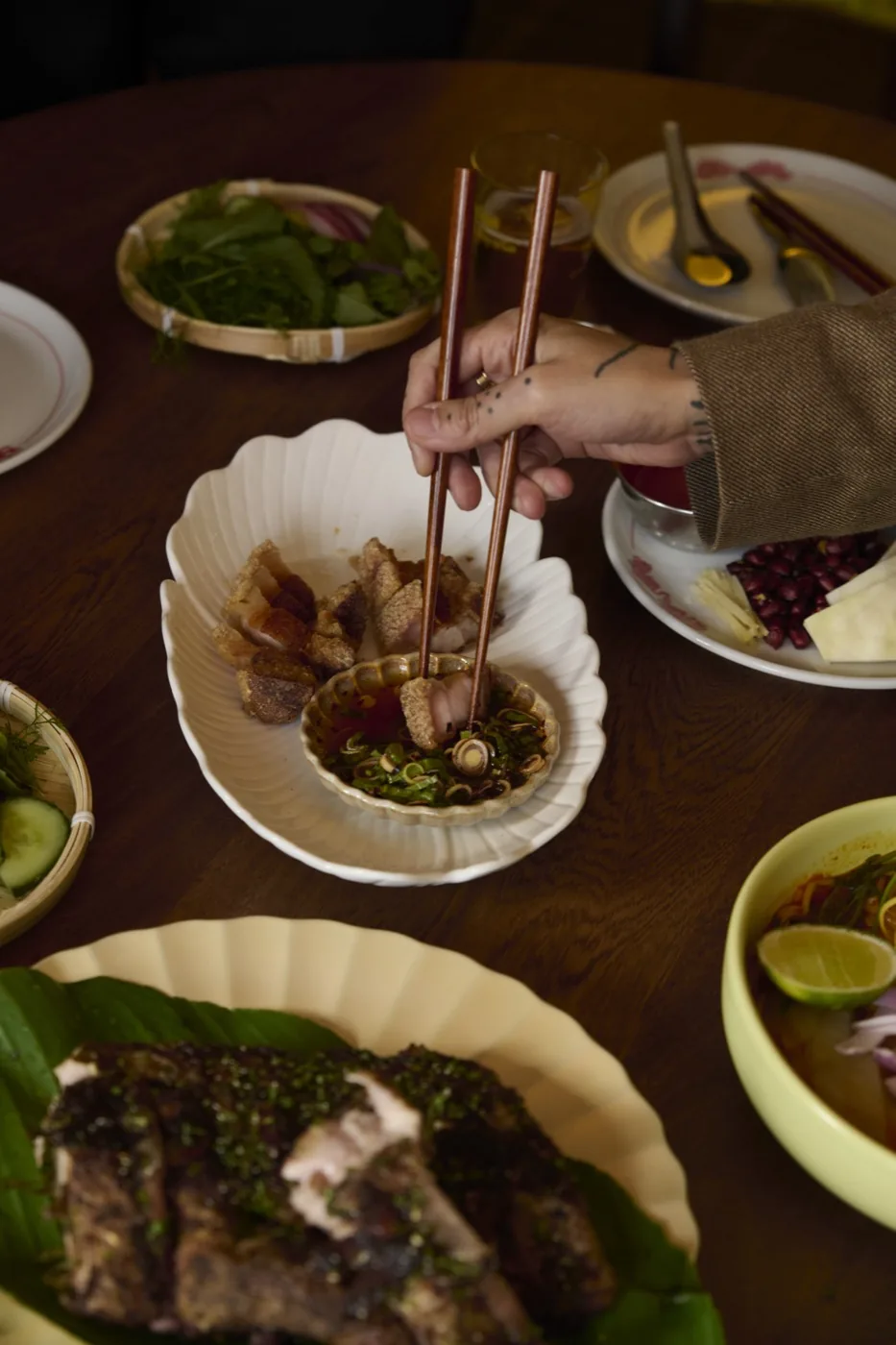 Seim Seim — mesa, comiendo